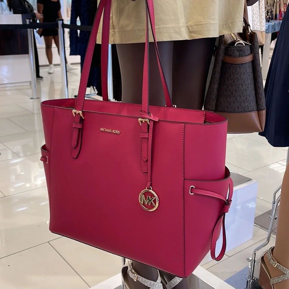 Michael Kors Gilly Large Drawstring Travel Leather Top Zip Tote
Carmine Pink
NWT - Picture 3 of 16